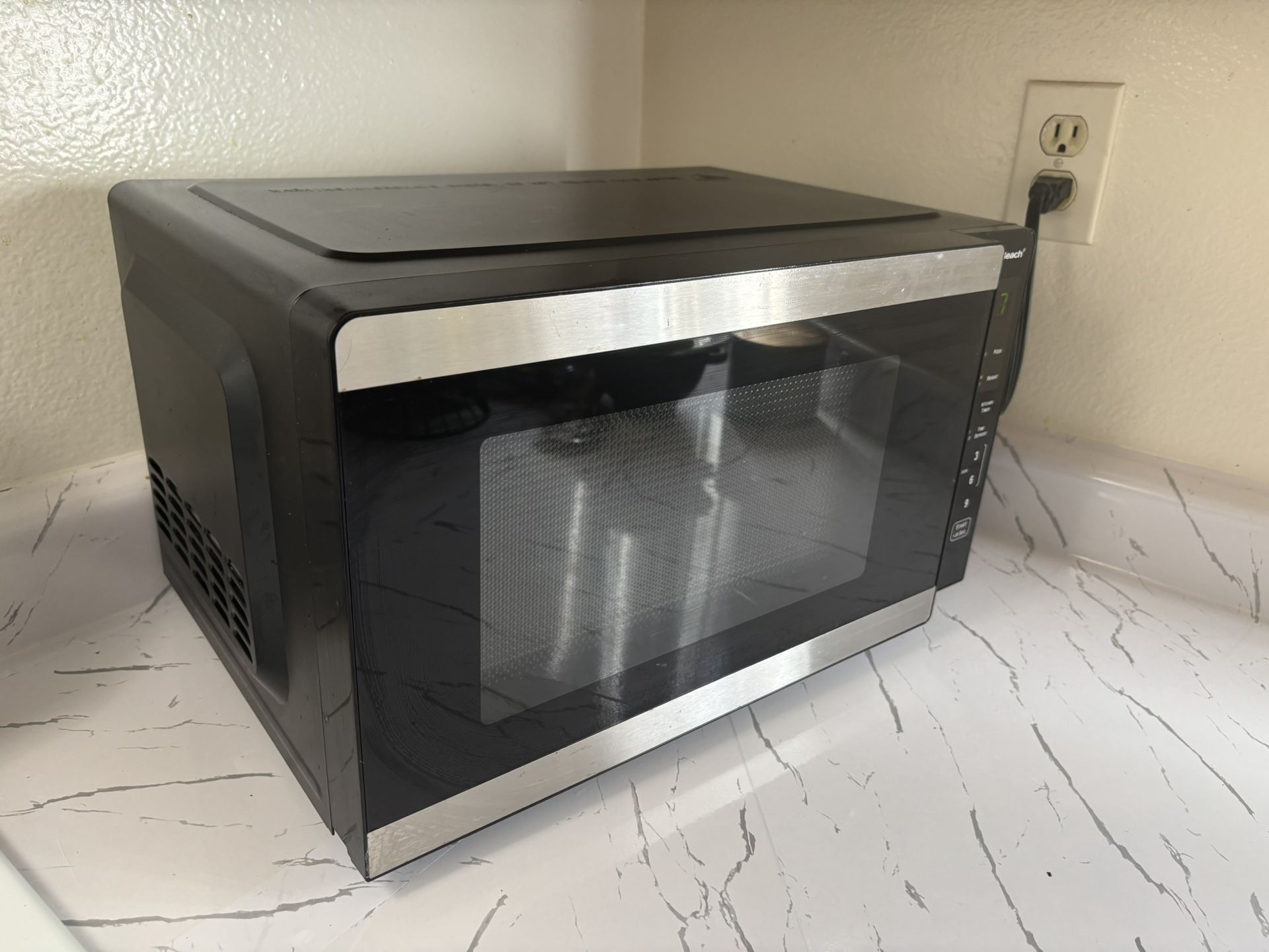 Hamilton Beach Microwave – For Sale!