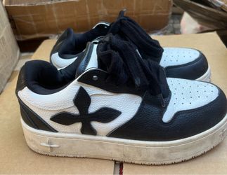 SMFK black and white sneakers. Size 7.5