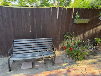 FREE WOOD METAL BENCH