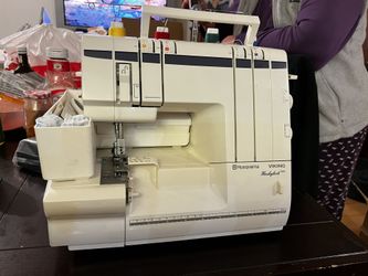 Husqvarna Sewing machine, Viking Huskylock #905 - Used Once! 