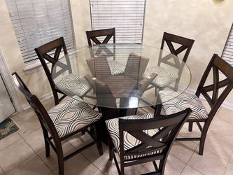 Round Dinning Table With Chairs