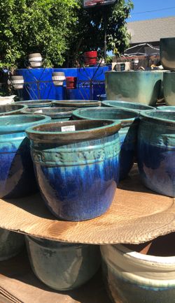 Pots for sale 25$
