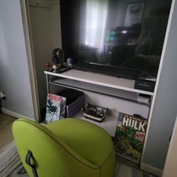 Tv Stand TV And Chair 250