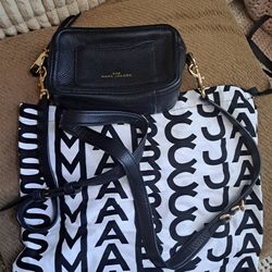 EXCELLENT BARELY USED " MARC JACOBS SMALL SNAP SHOT LEATHER CROSSBODY PURSE 40$