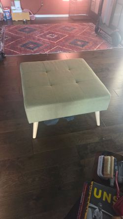 30" green square tufted fabric ottoman with wood legs