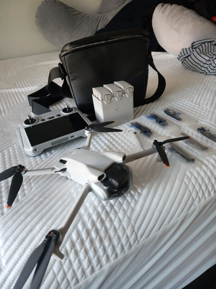 DJI Mini 3 Drone - Fly More