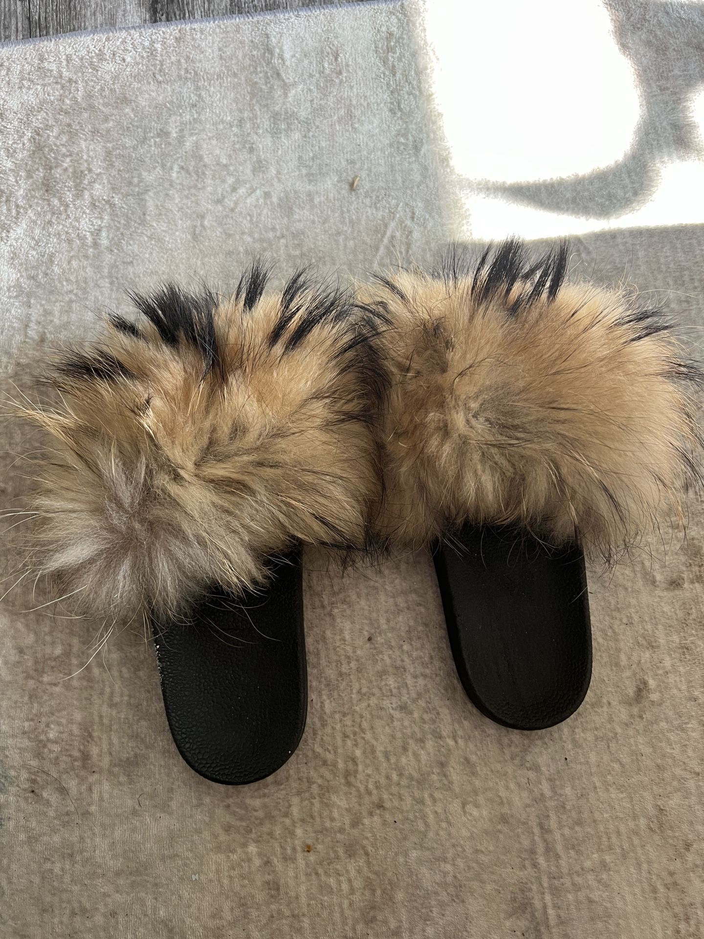 Real raccoon Fur Women’s Slides