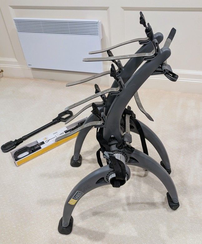 SARIS Bones 3-Bike Trunk Rack & 2 bike beams