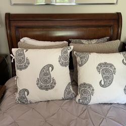 Queen Size Bed With End tables 