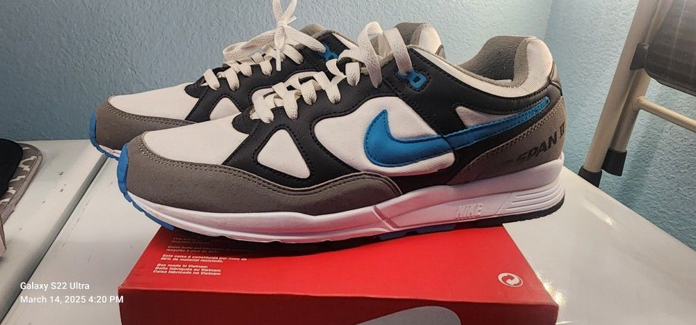 Mens Nike Shoes 12. 50$