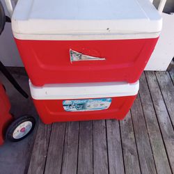 2 Coolers Ice Chest  48 Qrt 20$ Each