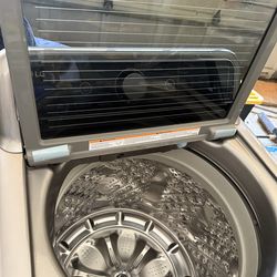 LG Washer & Dryer Set (2022) – Like New – High Efficiency – Works Perfect