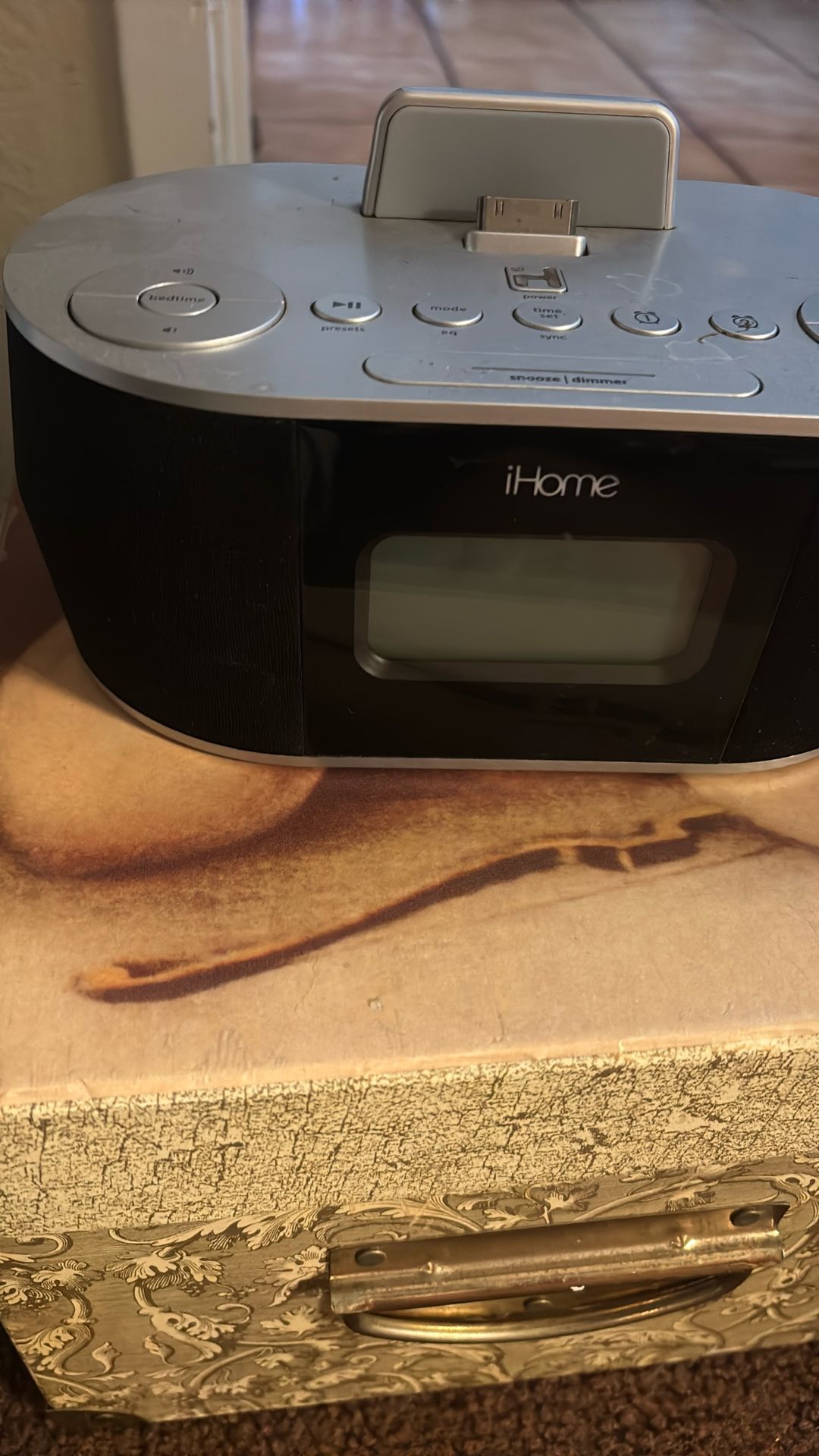 IHome Radio / Alarm