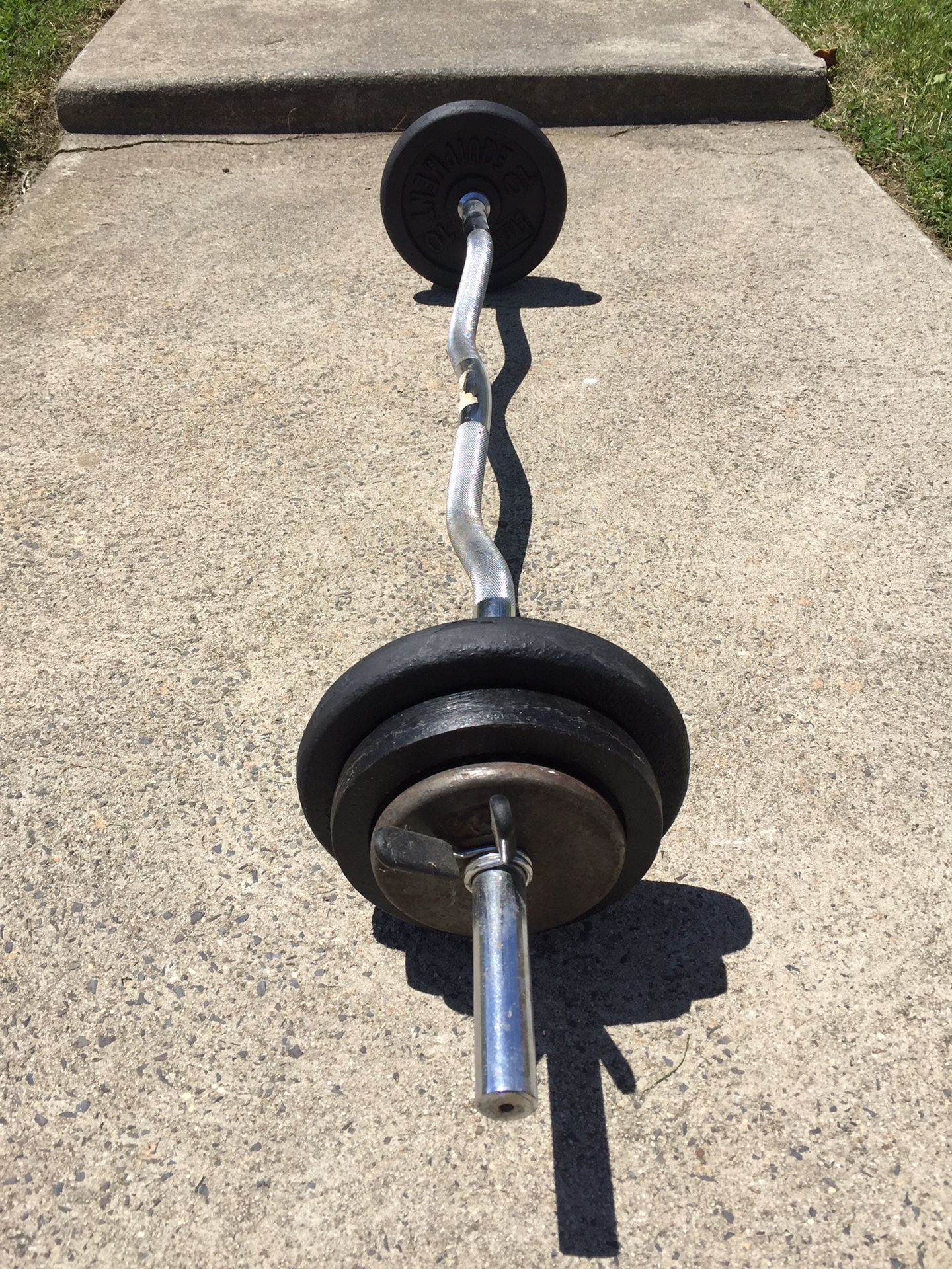 Standard curl bar with 40 pounds of metal weights
