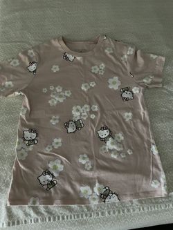 XS Hello Kitty T shirt 