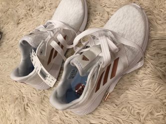 Women’s adidas edge lux 3 bounce NWT size 7.5 tennis shoes