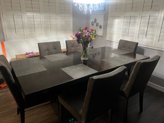 Dining Table with 6 chairs
