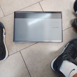 Samsung Laptop Notebook Model NP300ESC