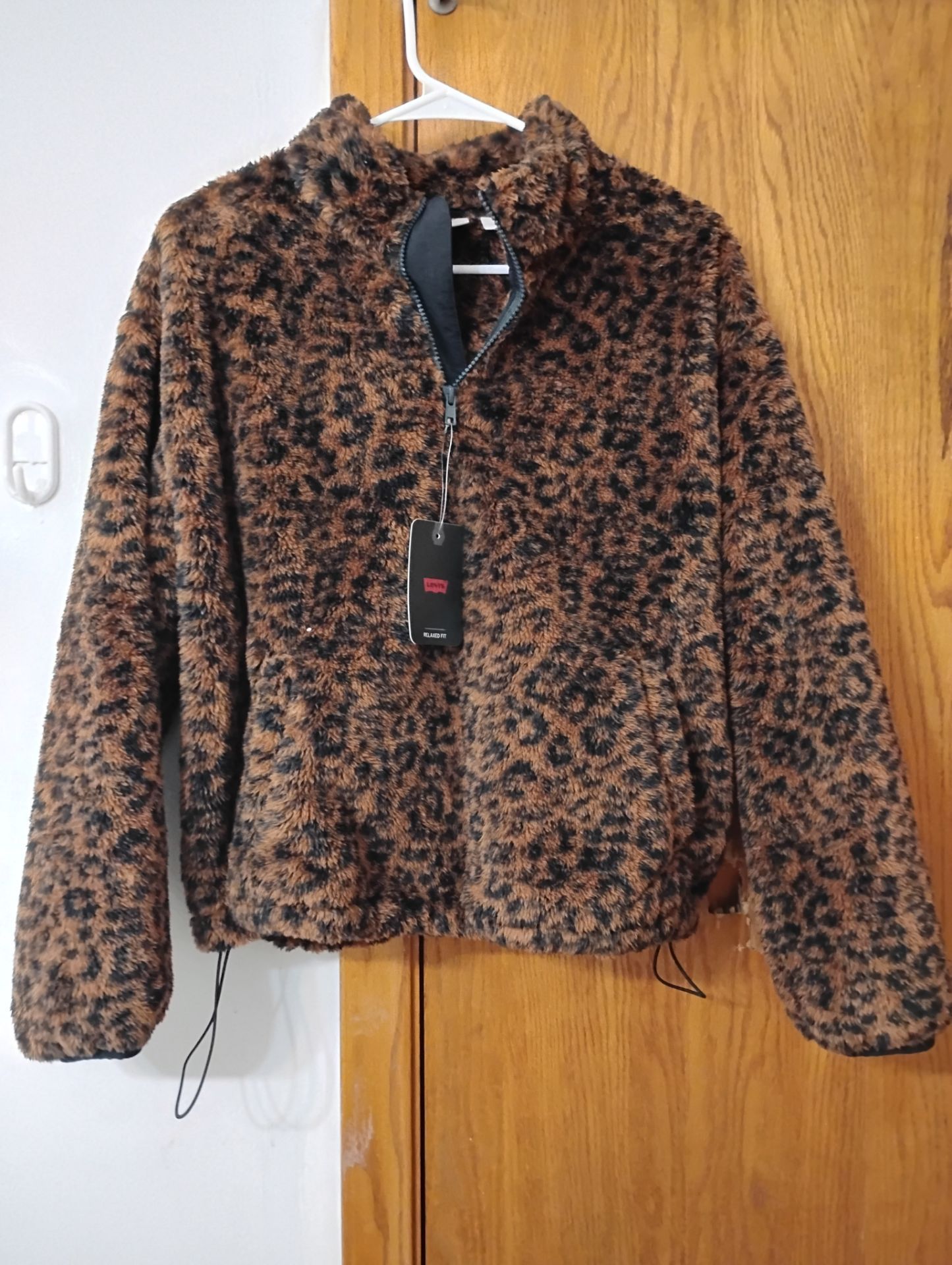 Levi's Leopard Sherpa Fleece Quarter-Zip Size M NWT – $79.50 Retail