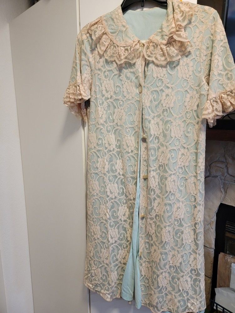 Vintage Turquoise With Beige/light Pink Lace "Smart Time" Ladies Robe