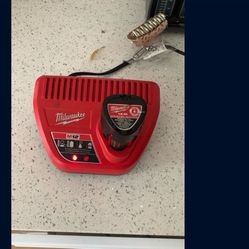 Milwaukee M12 12-Volt Lithium-Ion Battery Charger