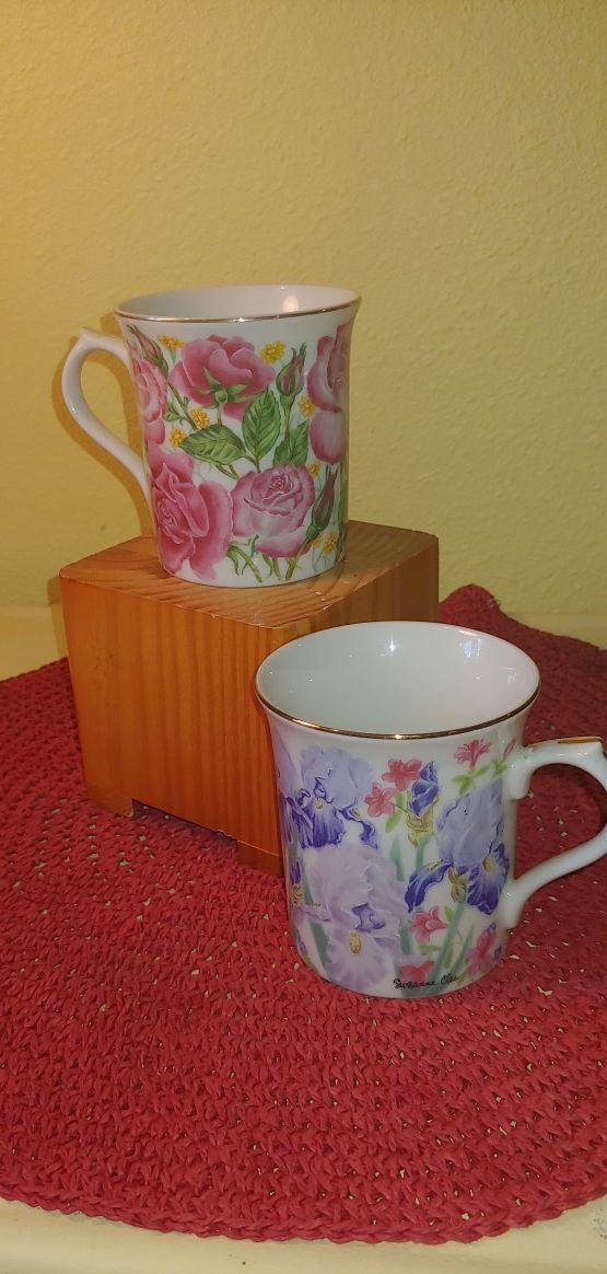 PAIR LENOX MUGS