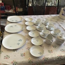 24 pieces elegant Meito China Dawn Pattern Dinnerware fine China Set excellent condition