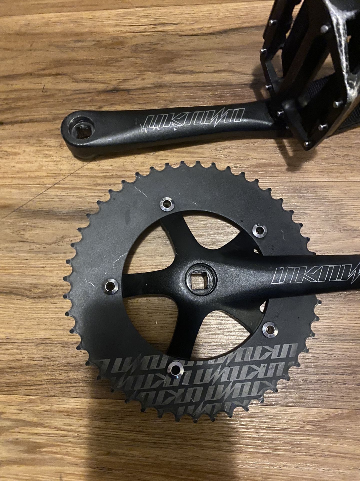Fixie Unknown Cranks With Bottom Braket for Sale in Oxnard CA OfferUp
