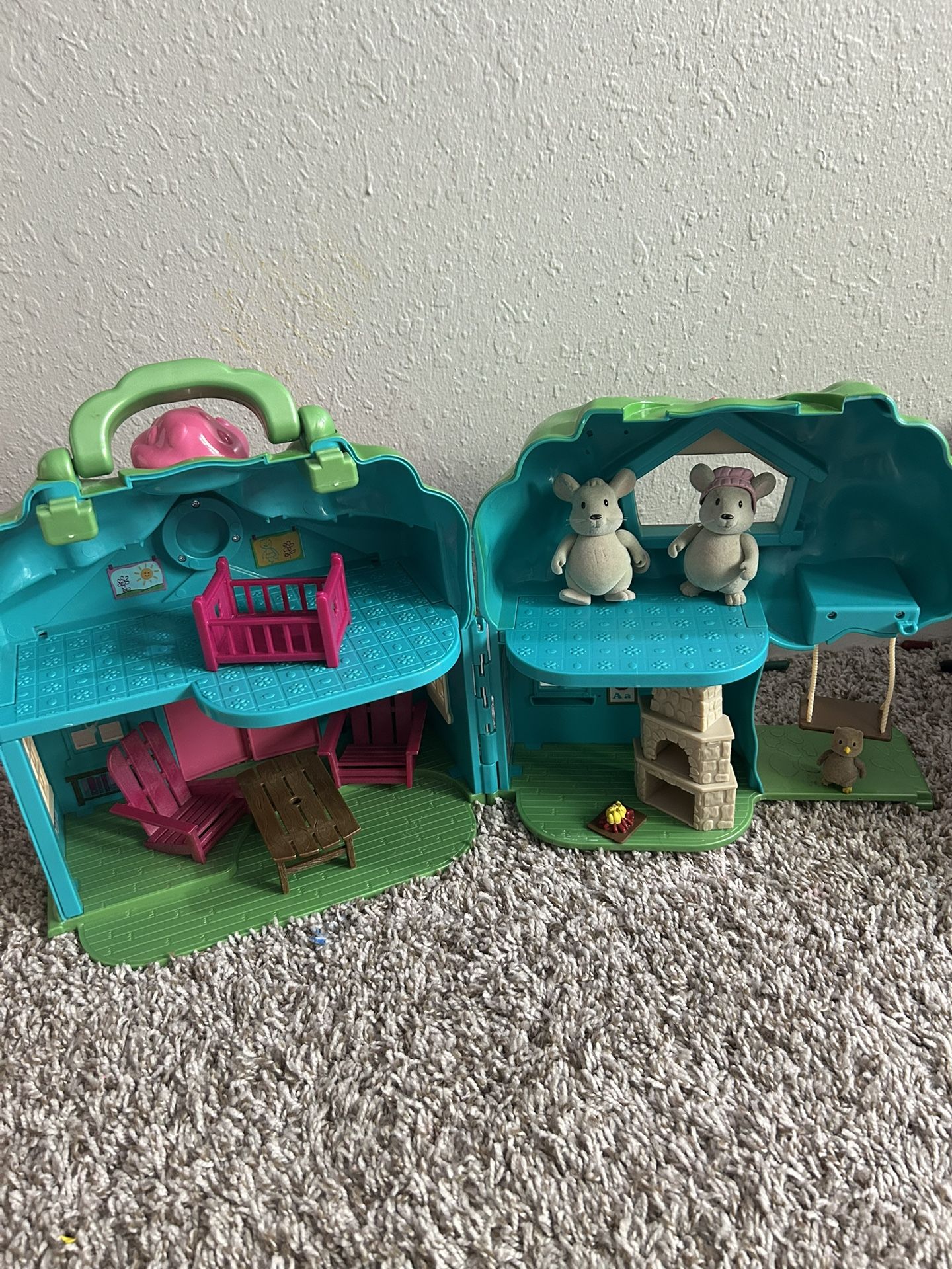 Calico Critters Cottage / Treehouse Set