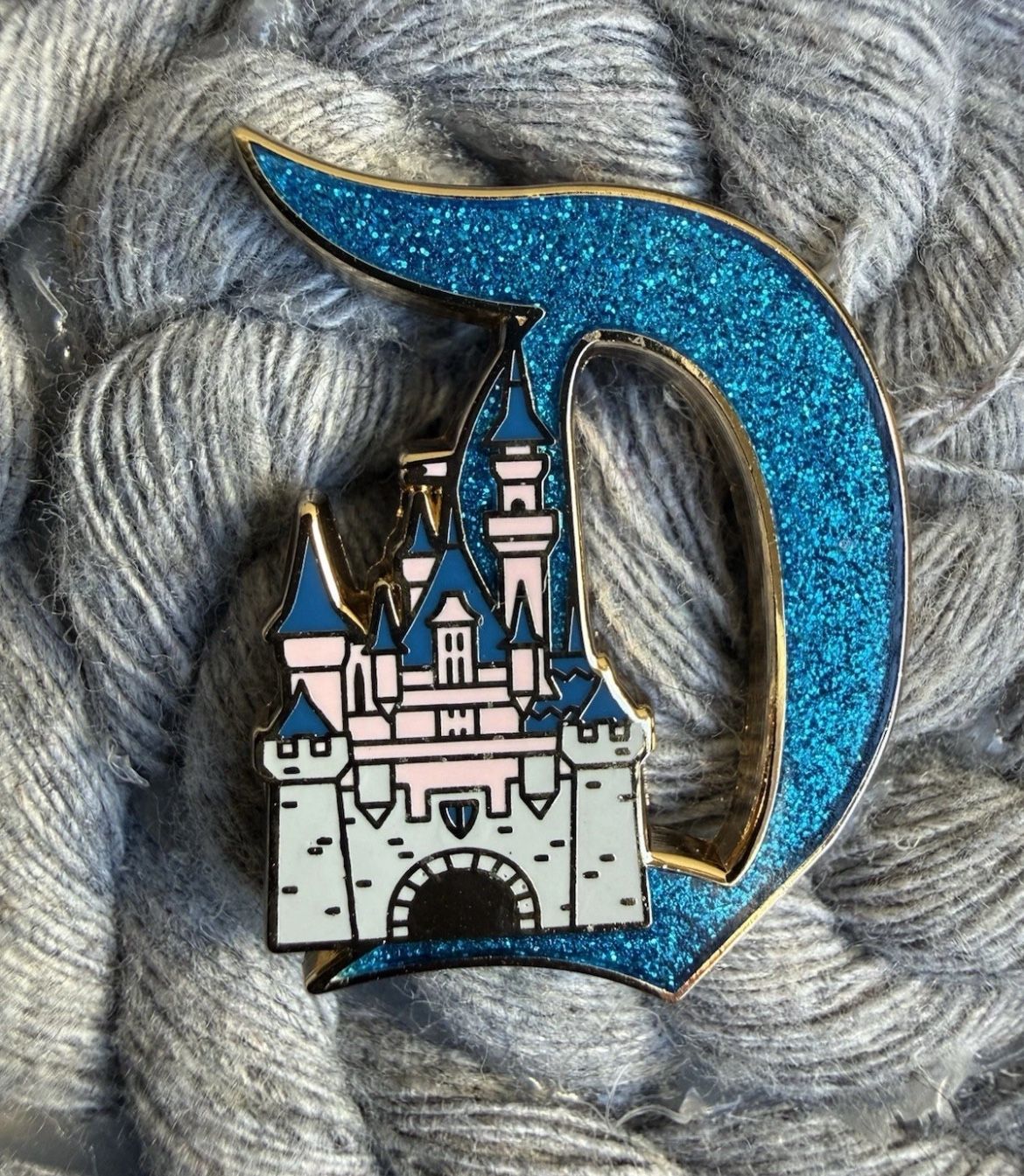 Key To Disneyland Sleeping Beauty Castle Mystery Pin Wave B Glittery Gold Border