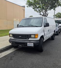 2004 Ford E-350