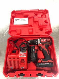 Milwaukee 18v drill driver w battery and charger