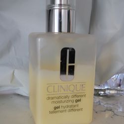 Clinique Dramatically Different Moisturizing Gel