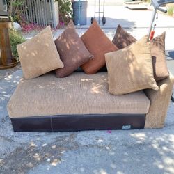 Couch 6 Big Comfy Pillows 