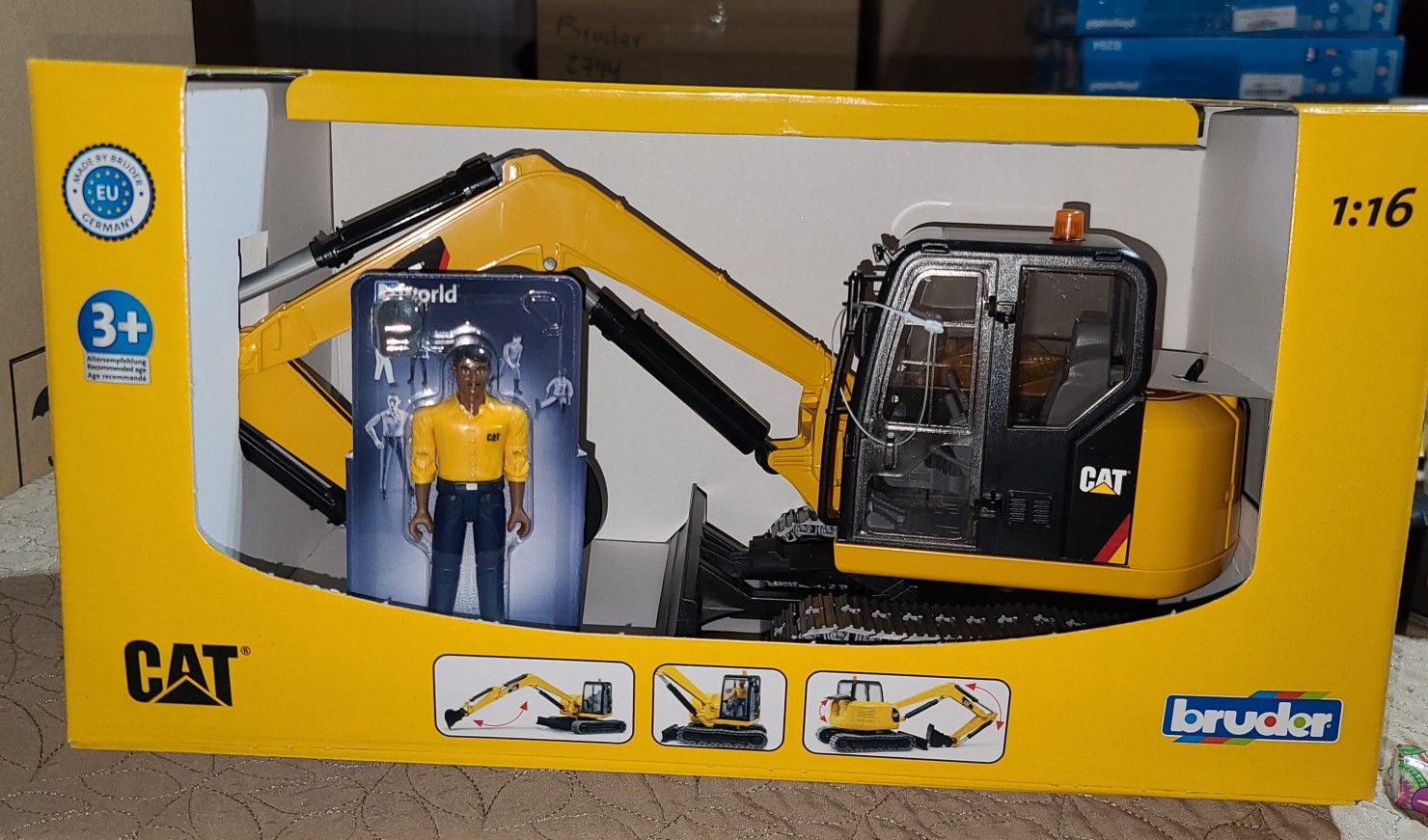 Bruder 02467 Cat Mini Excavator W Worker 