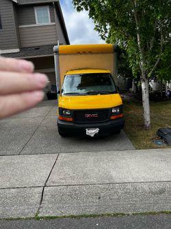 2005 GMC Savanna cutaway 15’ box truck