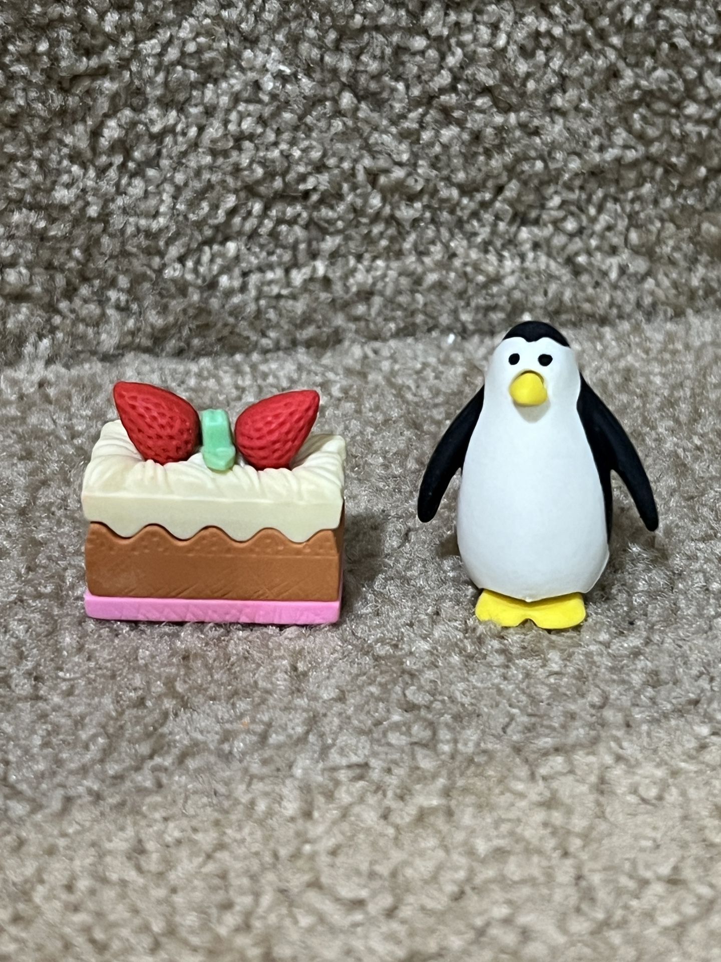 Eraser puzzle set of 2 Cake & Penguin complete