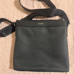 Michael Kors Messenger Bag
