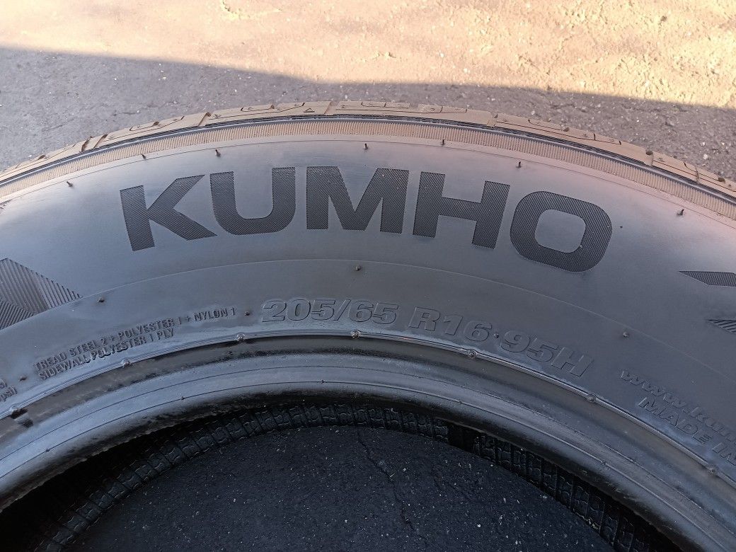 4 Llantas 205 65 R16 Kumho Solus