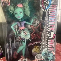 New NRFB 2013 Mattel Monster High Doll - Frights Camera Action Honey Swamp