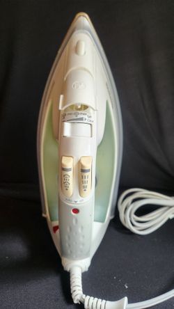 Rowenta Iron Professional 990 Appliance Press Cloths