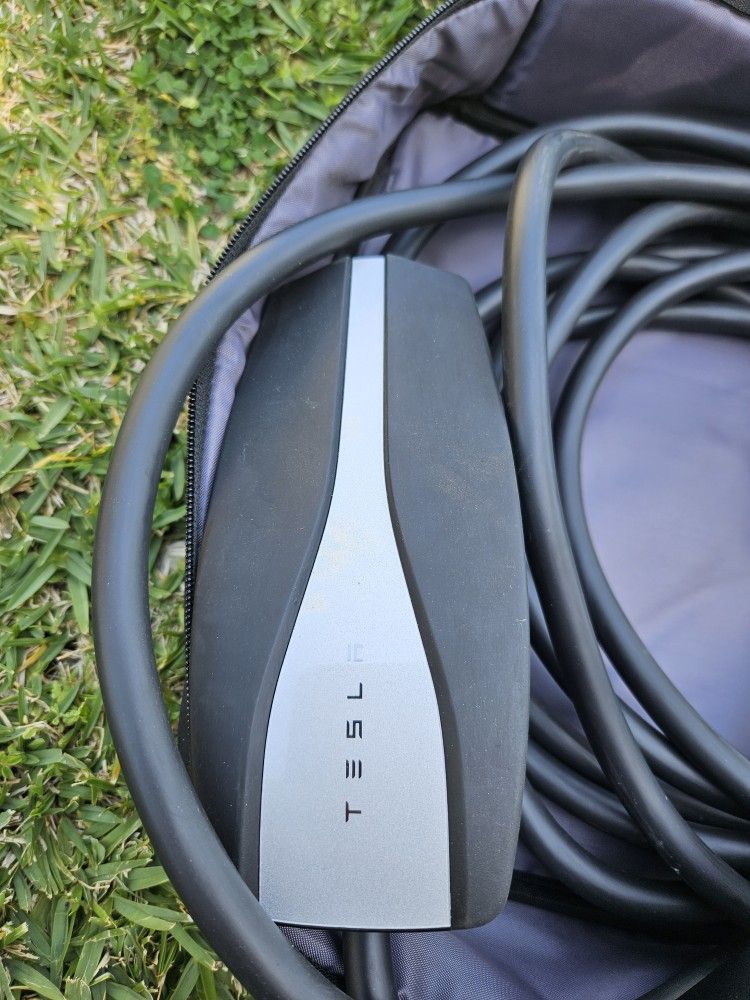 TESLA CHARGING KIT.