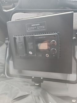 NEEWER LED LIGHT