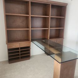 Ofice desk  7 pies de alto por 8 pies de largo