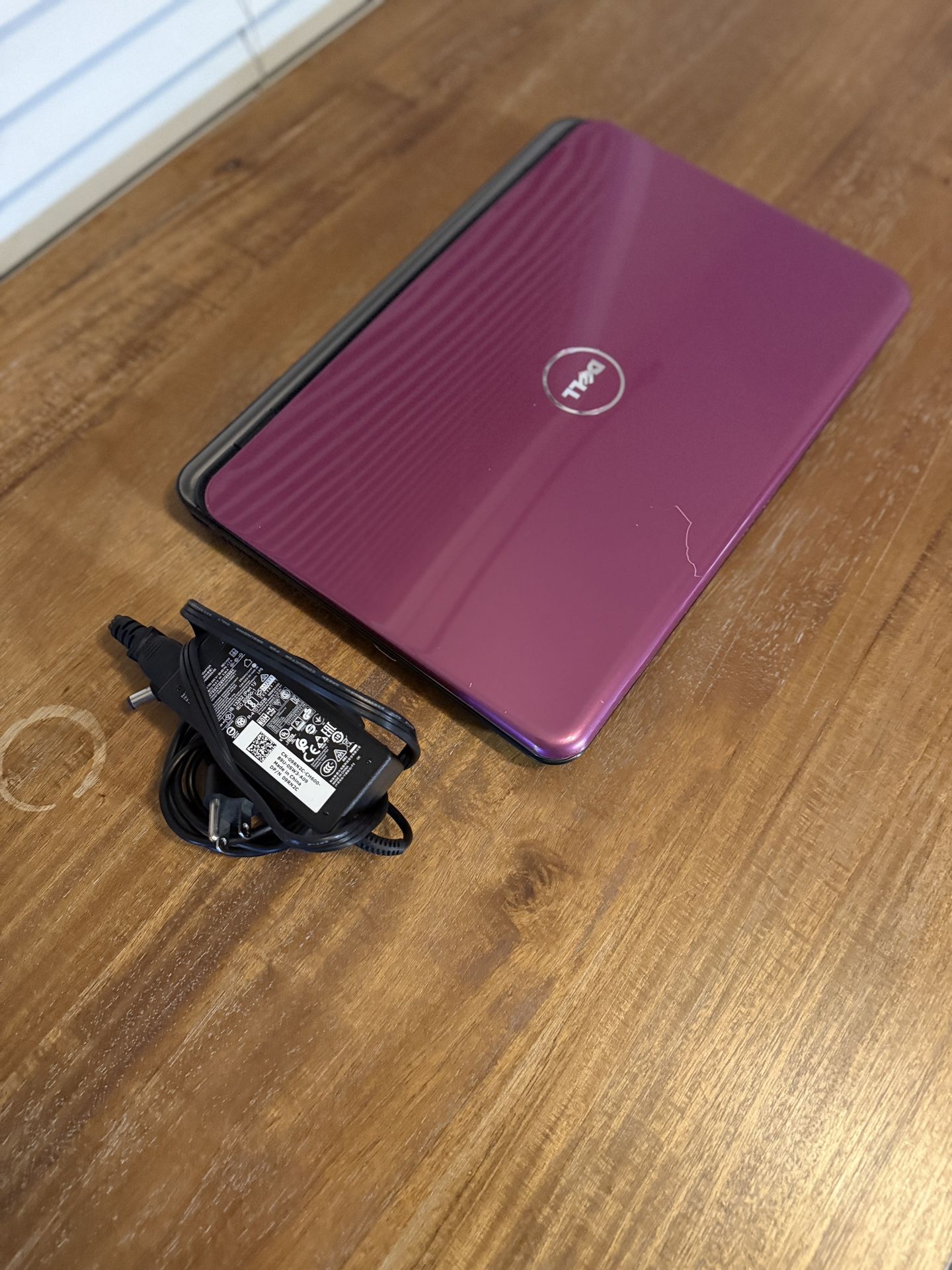 Dell Inspiron 15” Laptop Pink i3/6GB/256GB SSD + Charger