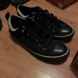 Black and white converse. Black toe box