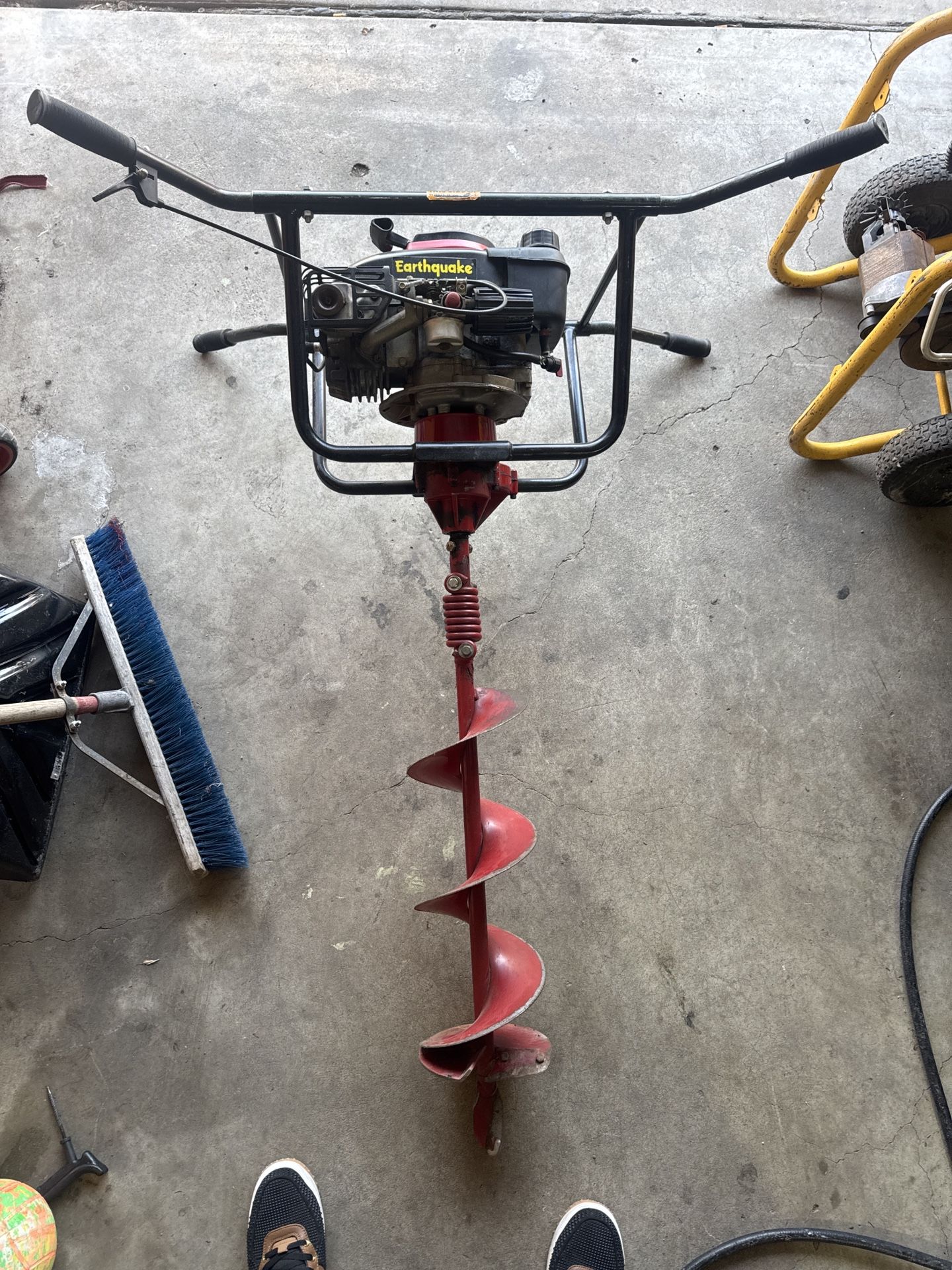 Earthquake 9800 Two-Man Earth Auger 8”