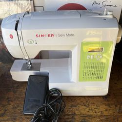 The Singer Sew Mate 5400 computerized sewing machine featuring 60 built-in stitche Sewing Excelent