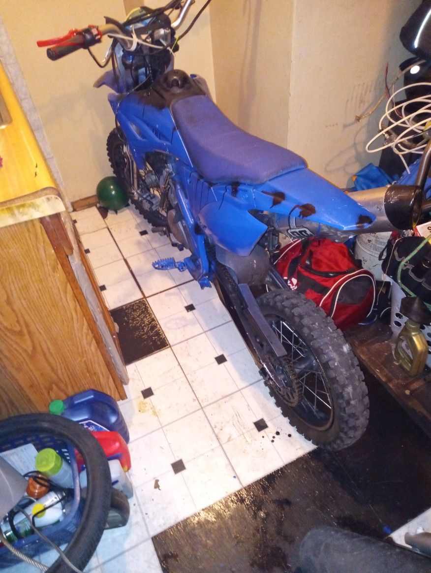 A Yamaha Dirt Bike 3 Speed