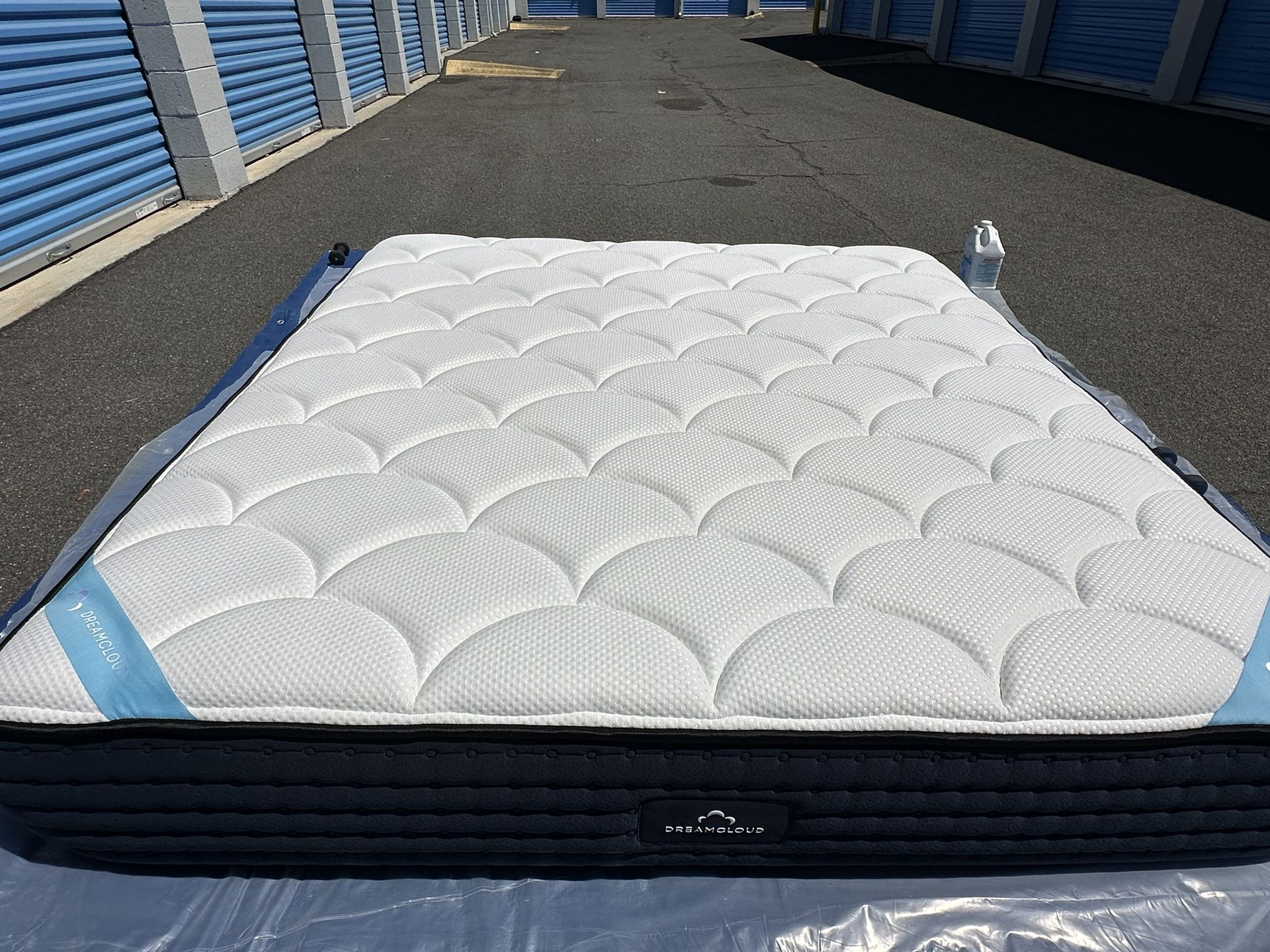 DreamCloud Premier Memory Foam King Mattress - LIKE NEW!